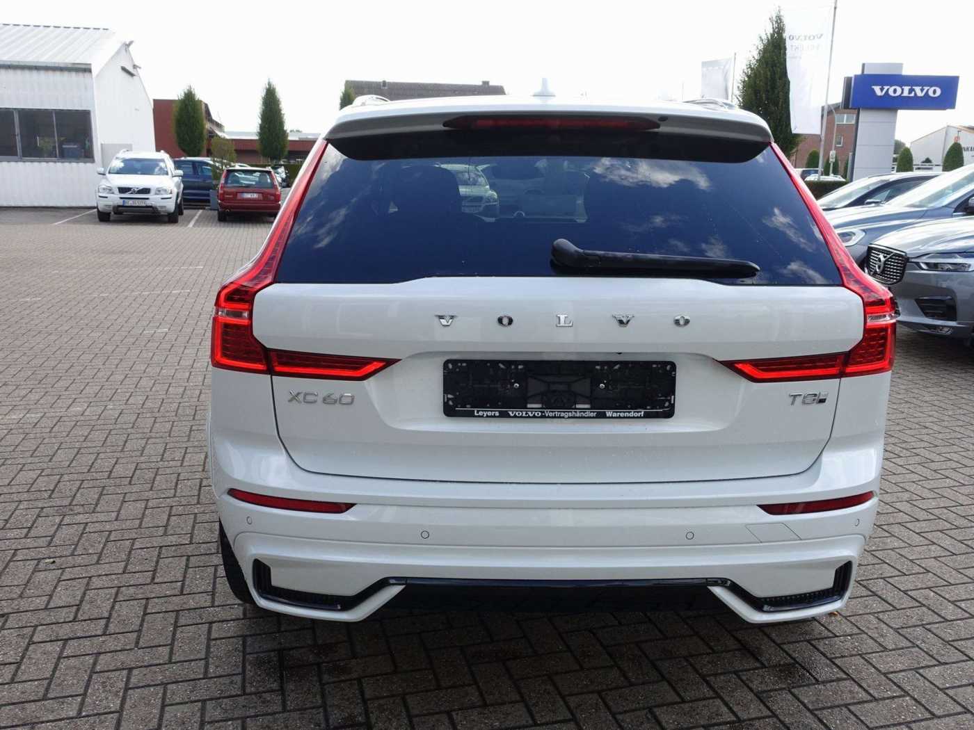 Volvo  Ultra Dark T8 AWD/ 22'/B&W/FourC/Massage