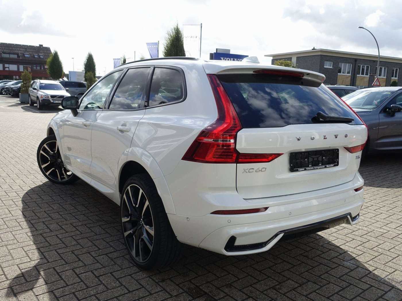 Volvo  Ultra Dark T8 AWD/ 22'/B&W/FourC/Massage