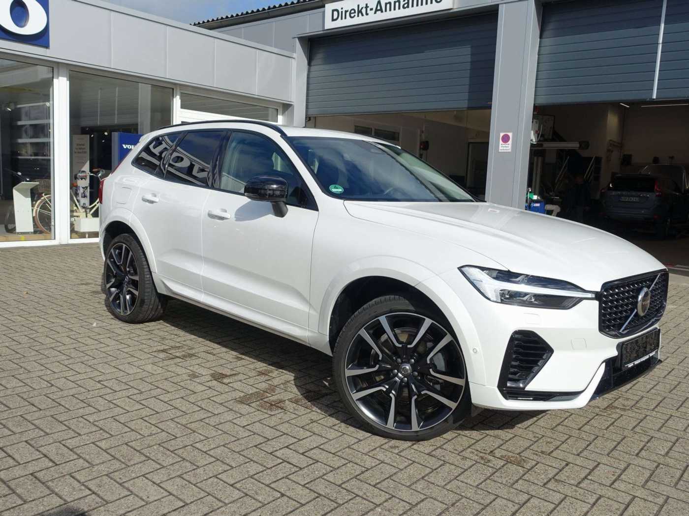 Volvo  Ultra Dark T8 AWD/ 22'/B&W/FourC/Massage