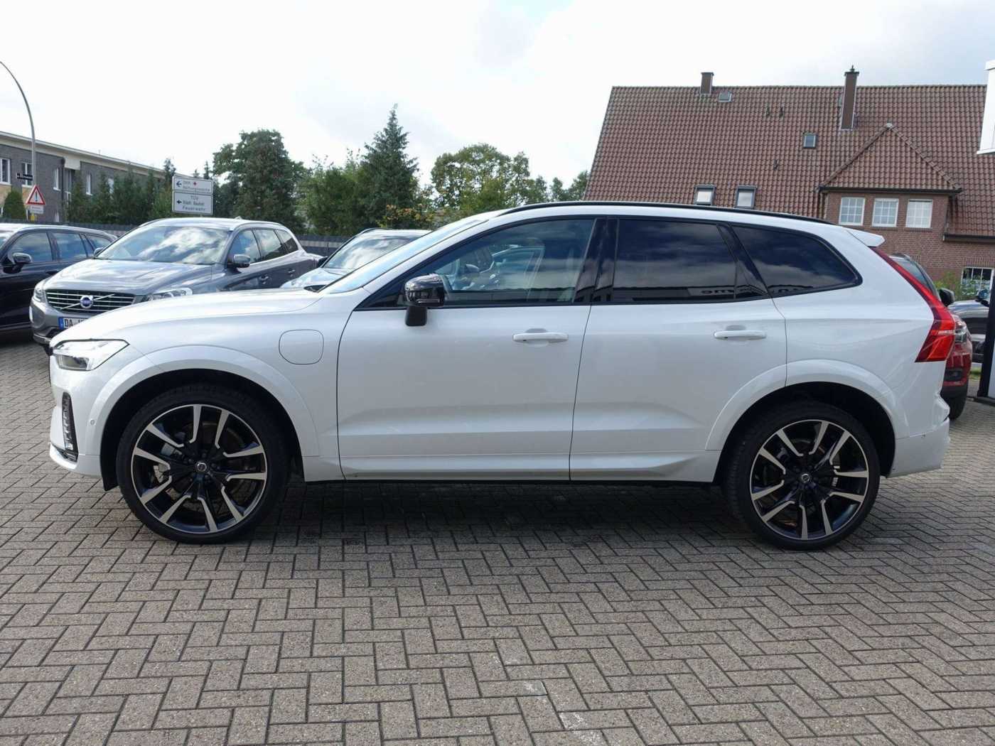 Volvo  Ultra Dark T8 AWD/ 22'/B&W/FourC/Massage