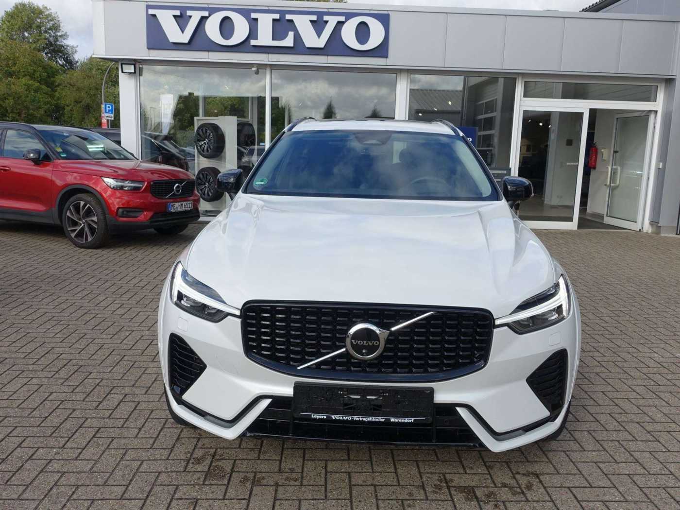 Volvo  Ultra Dark T8 AWD/ 22'/B&W/FourC/Massage