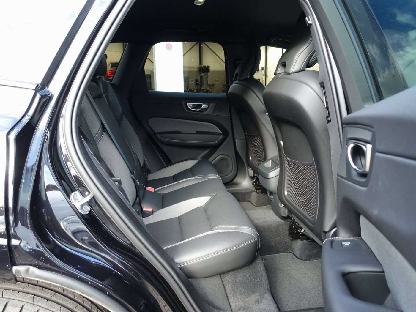 Volvo  Black Edition Plus B5 AWD/360°/HeadUp/BLIS