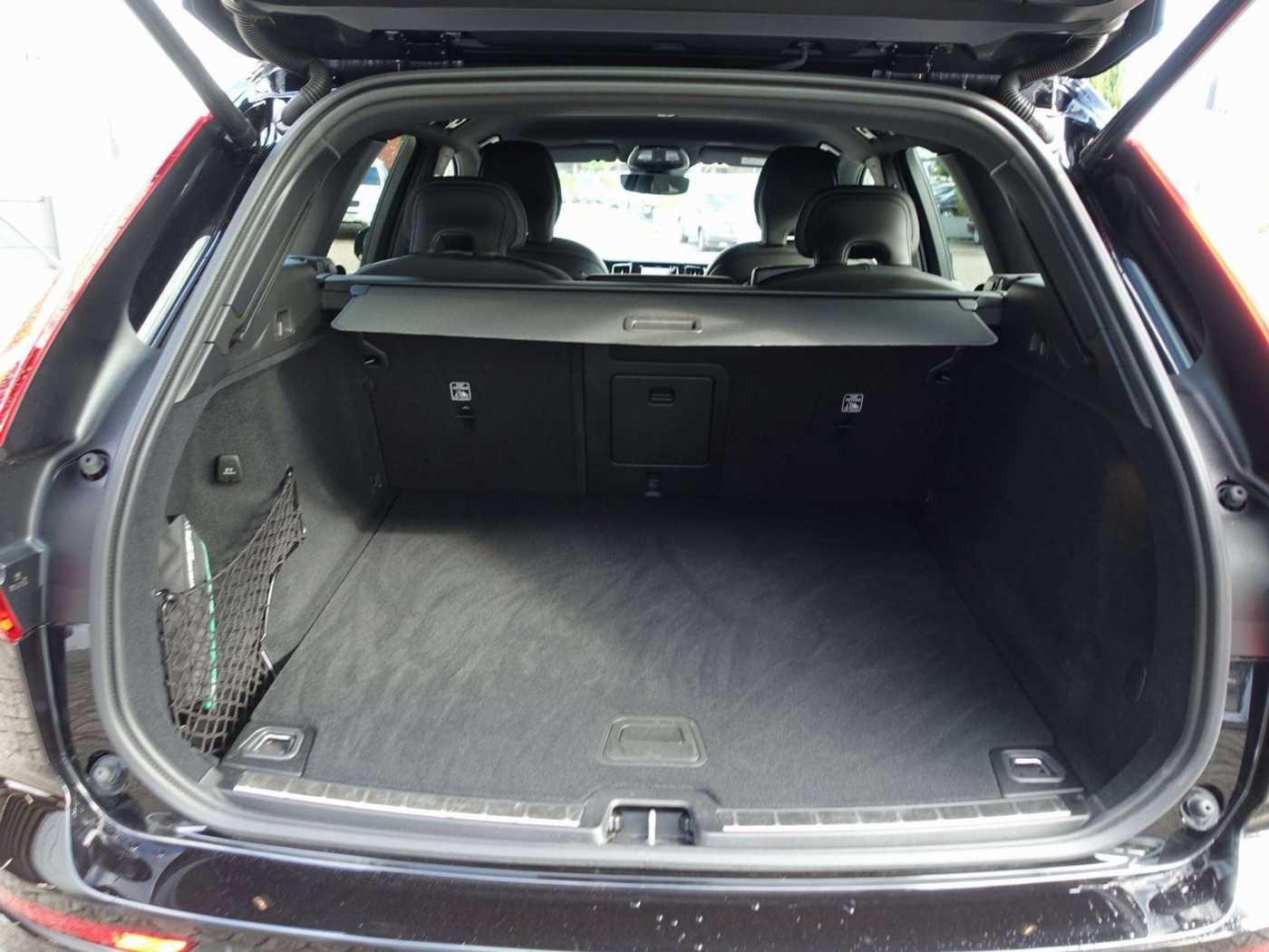 Volvo  Black Edition Plus B5 AWD/360°/HeadUp/BLIS