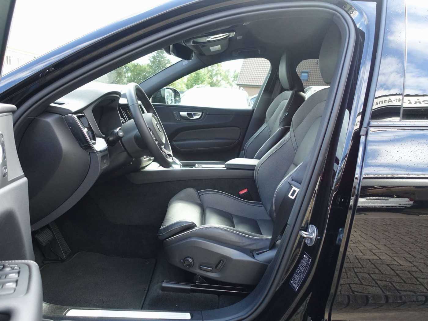 Volvo  Black Edition Plus B5 AWD/360°/HeadUp/BLIS