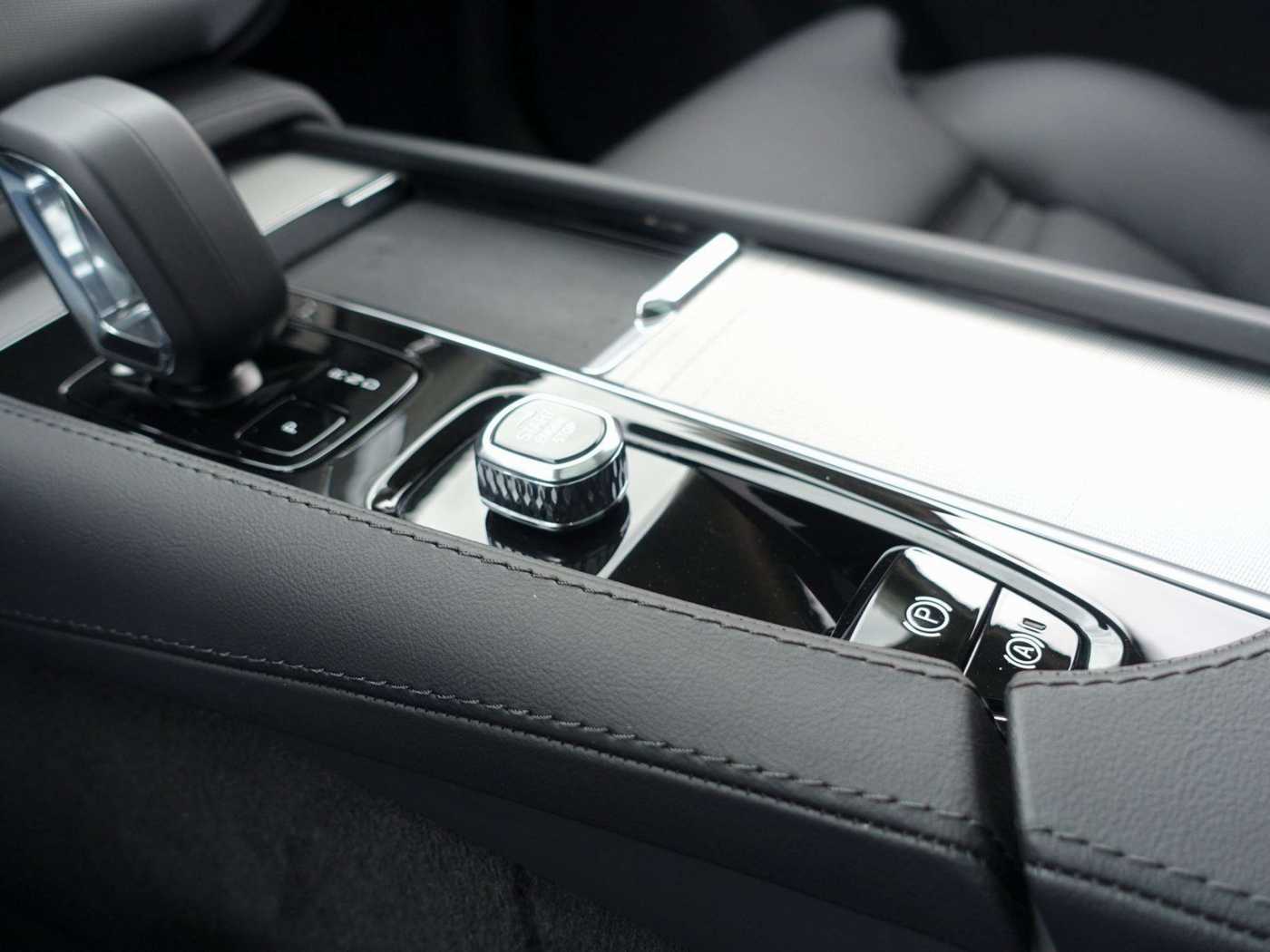 Volvo  Ultra, T8 AWD Plug-in Hybrid/AHK/360°/Pano