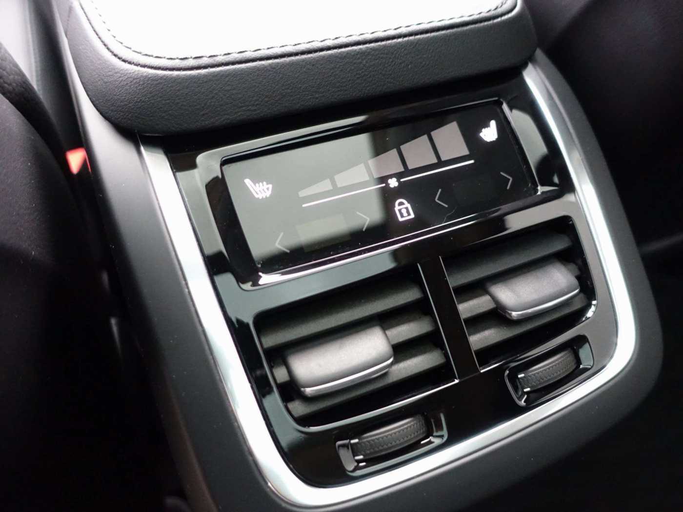 Volvo  Ultra, T8 AWD Plug-in Hybrid/AHK/360°/Pano