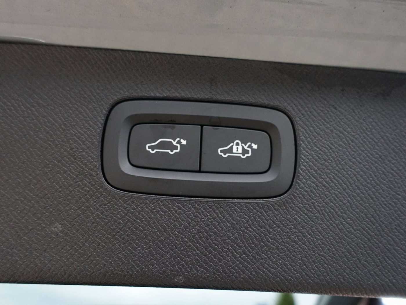 Volvo  Ultra, T8 AWD Plug-in Hybrid/AHK/360°/Pano