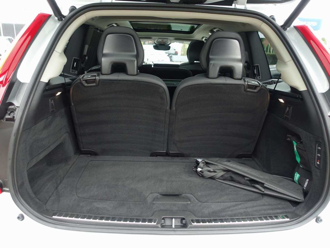 Volvo  T8 AWD Plus Dark Pano/360°/Luft/AHK/22'/LED