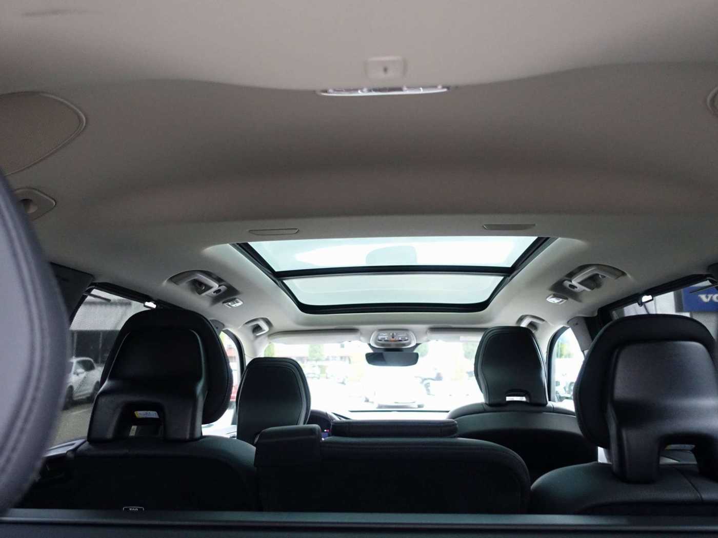 Volvo  T8 AWD Plus Dark Pano/360°/Luft/AHK/22'/LED
