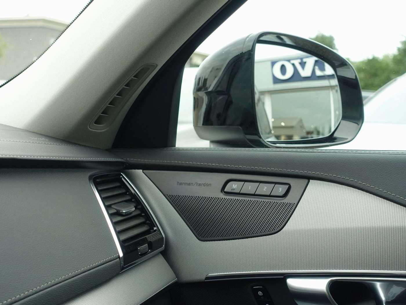 Volvo  T8 AWD Plus Dark Pano/360°/Luft/AHK/22'/LED