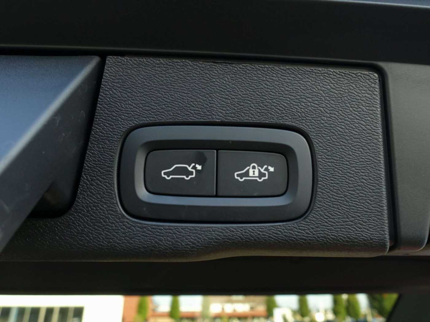 Volvo  Plus T6 AWD/Pano/H&K/AHK/FourC/360°/BLIS