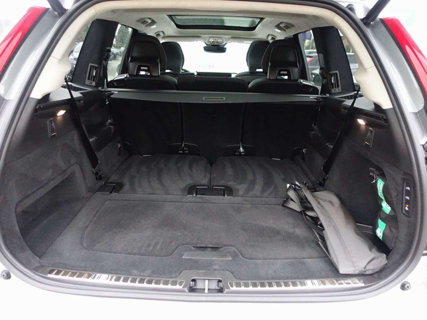 Volvo  Ultra T8 AWD/FourC/AHK/HeadUP/Pano/360°/BLS