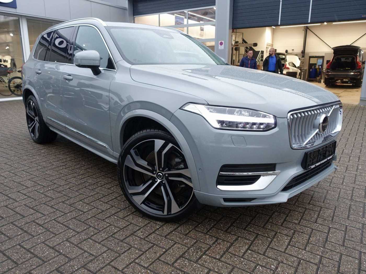 Volvo  Ultra T8 AWD/FourC/AHK/HeadUP/Pano/360°/BLS