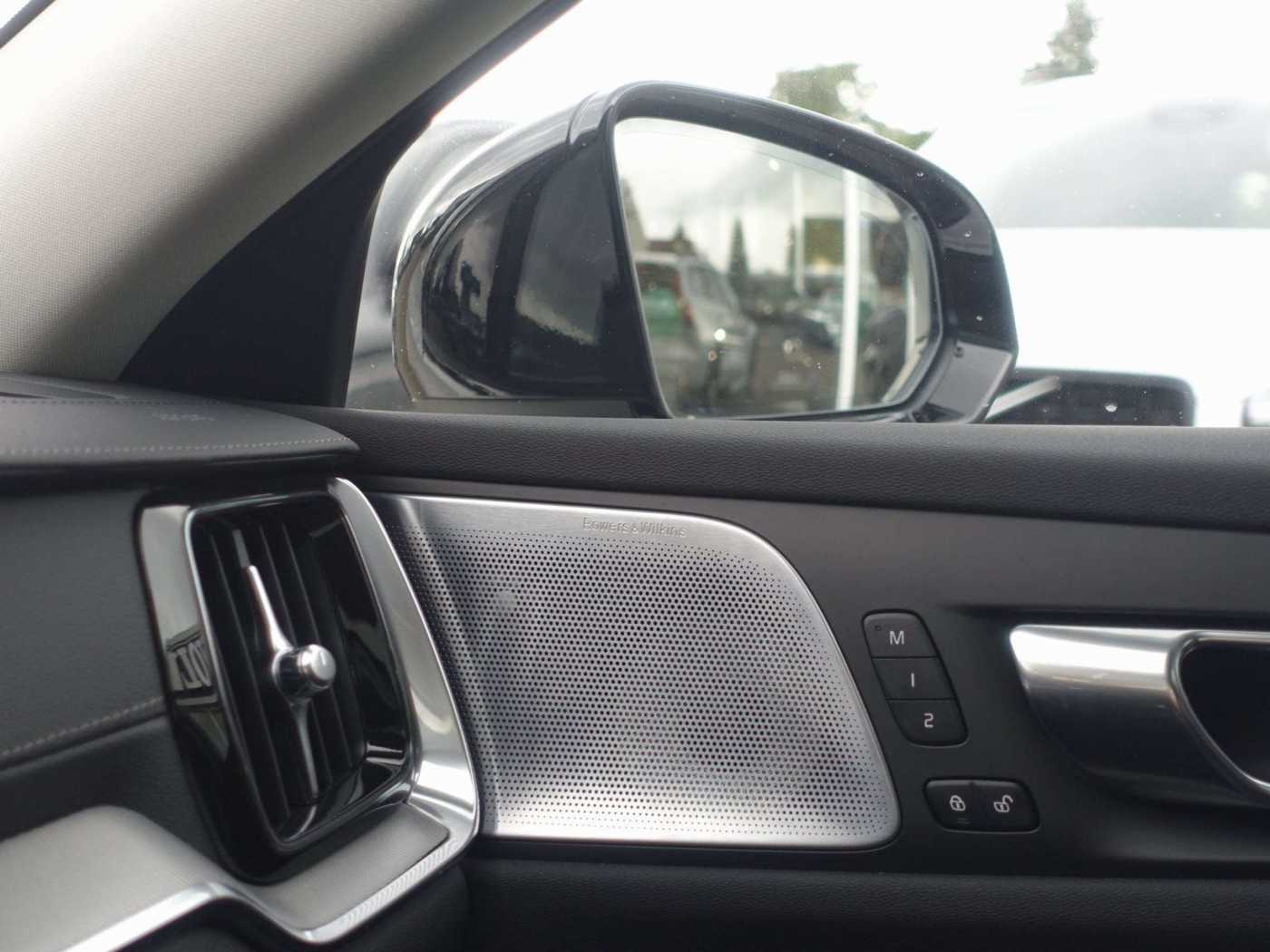 Volvo  Ultra, T6 AWD Plug-in Hybrid/360°/BLIS/B&W