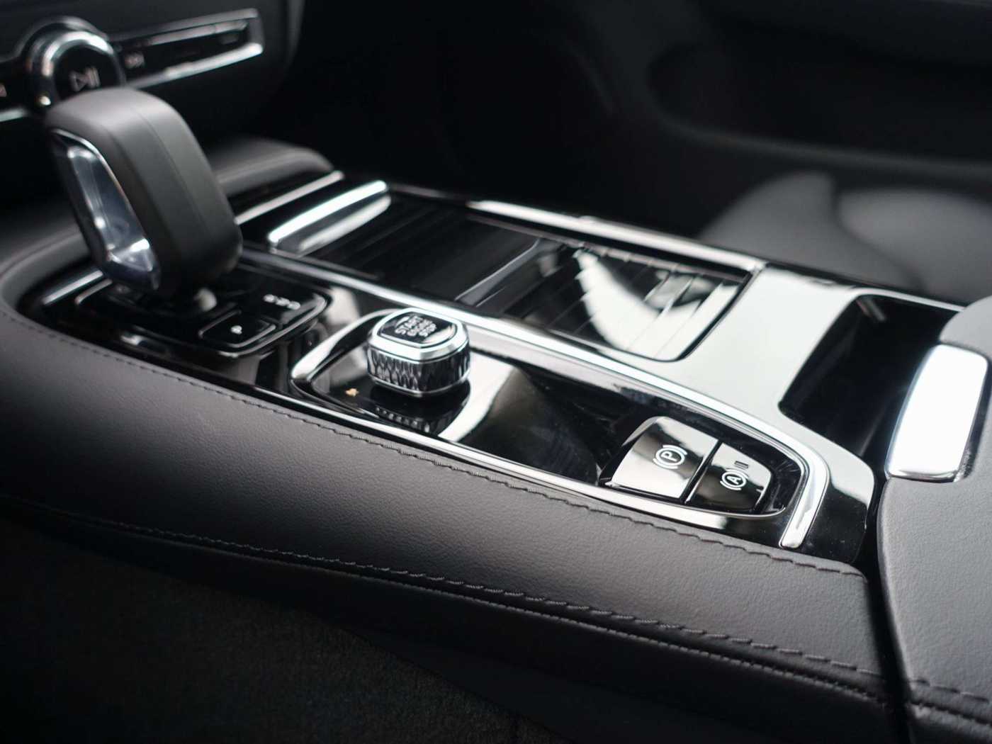 Volvo  Ultra, T6 AWD Plug-in Hybrid/360°/BLIS/B&W
