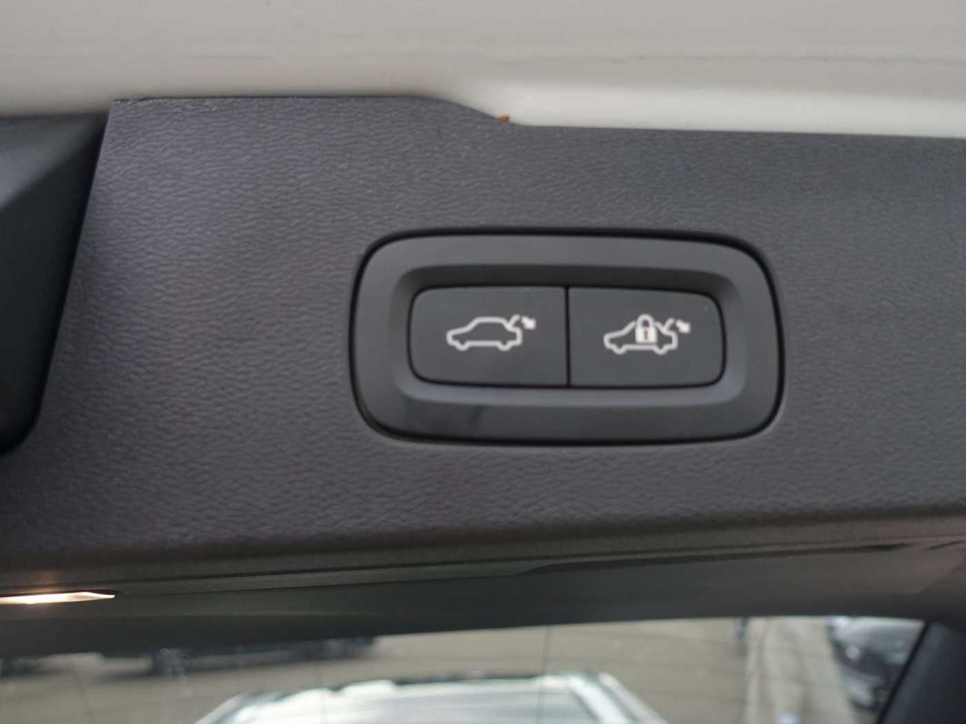 Volvo  Ultra, T6 AWD Plug-in Hybrid/360°/BLIS/B&W