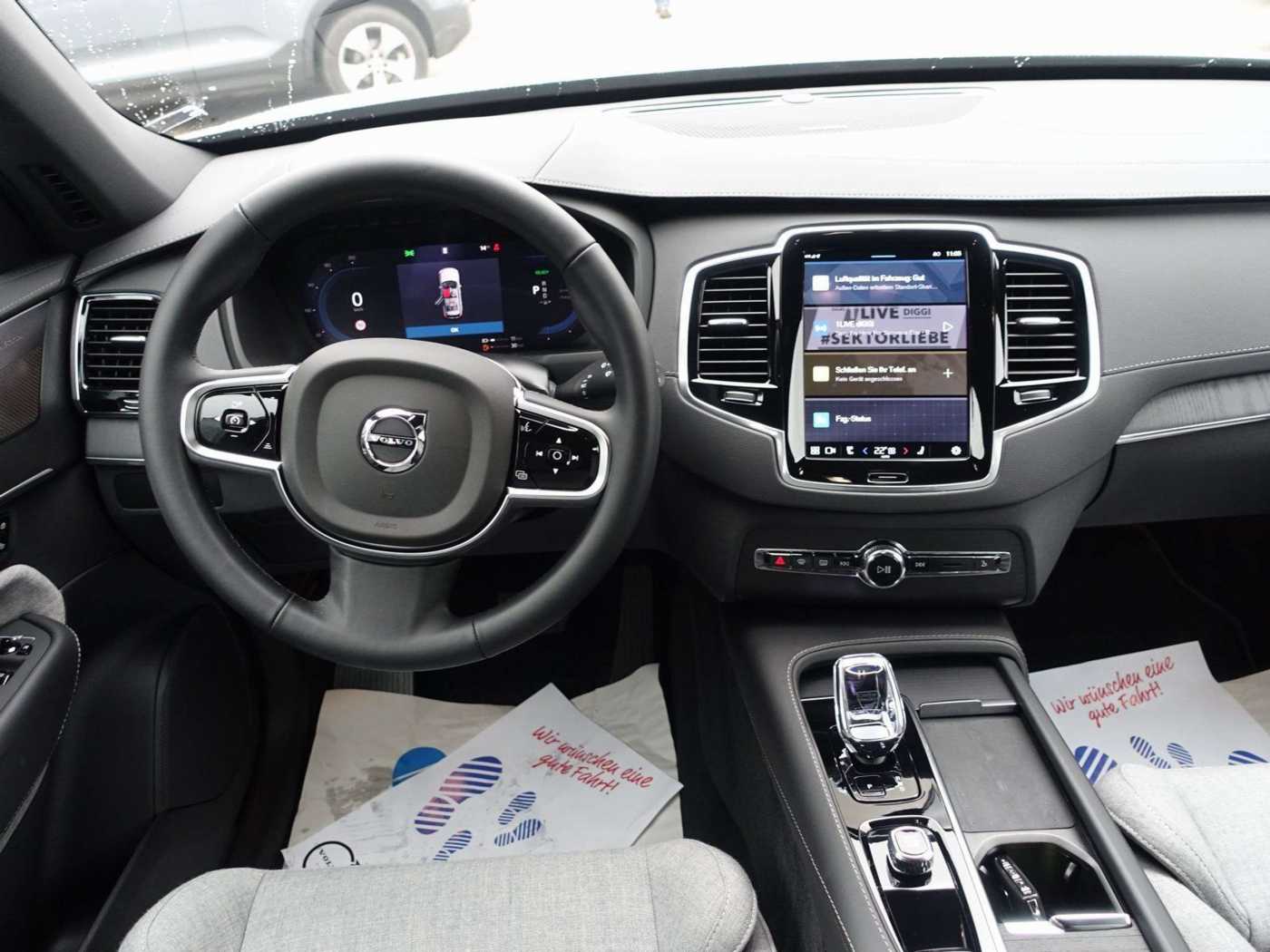 Volvo  Plus Dark T8 AWD Plug-inHybrid/AHK/360°/H&K