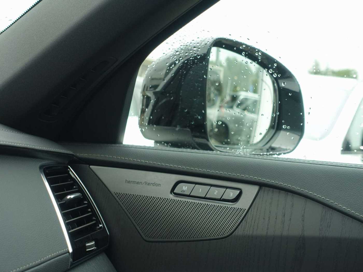 Volvo  Plus Dark T8 AWD Plug-inHybrid/AHK/360°/H&K