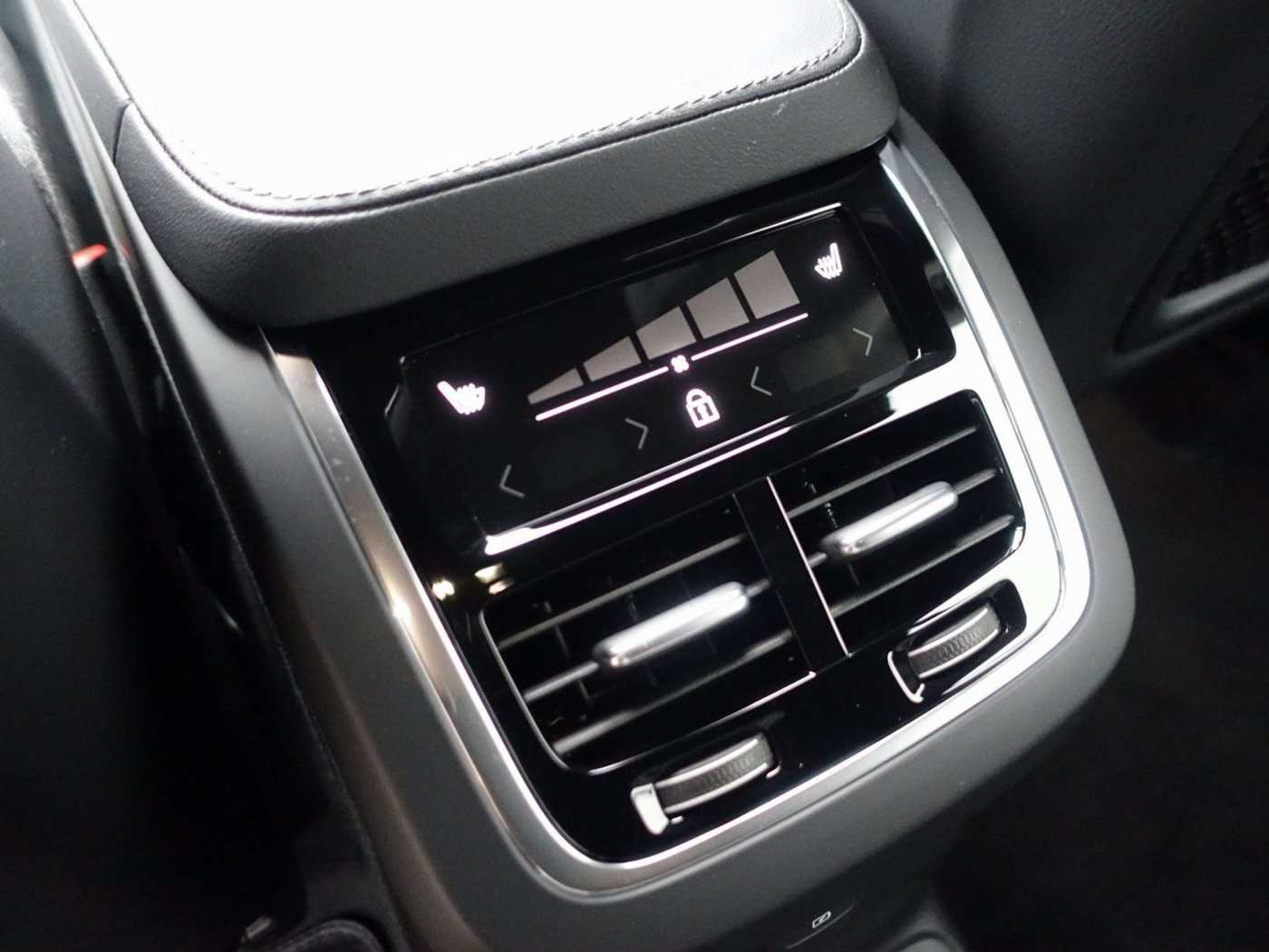 Volvo  Plus Dark T8 AWD Plug-inHybrid/AHK/360°/H&K