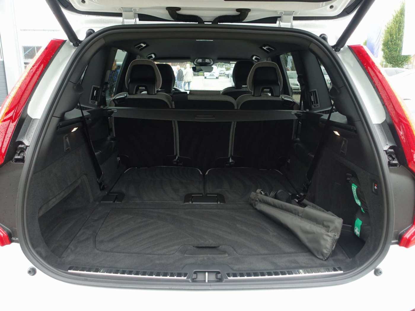 Volvo  Plus Dark T8 AWD Plug-inHybrid/AHK/360°/H&K