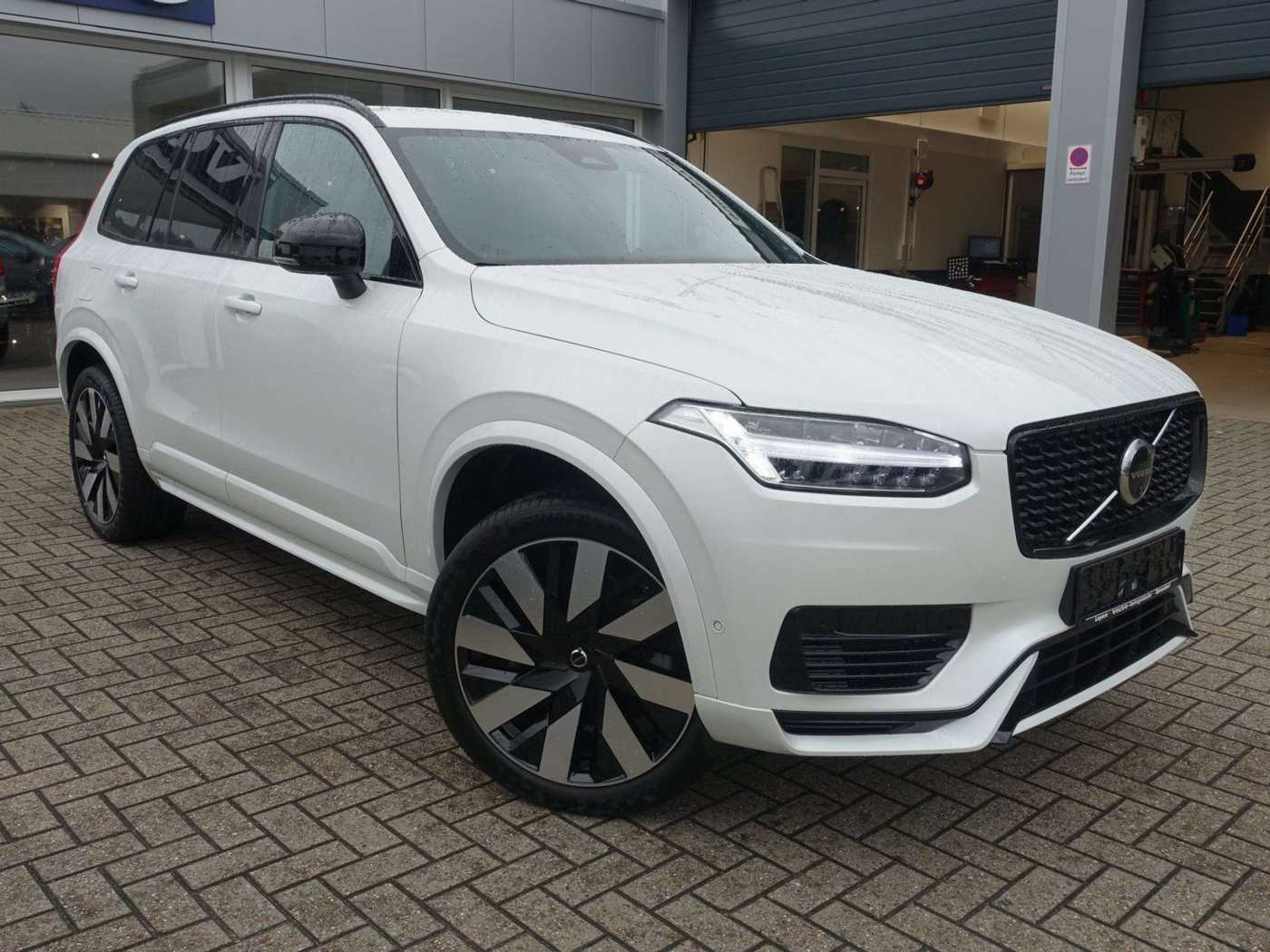 Volvo  Plus Dark T8 AWD Plug-inHybrid/AHK/360°/H&K