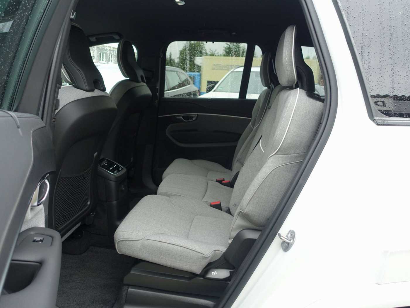 Volvo  Plus Dark T8 AWD Plug-inHybrid/AHK/360°/H&K