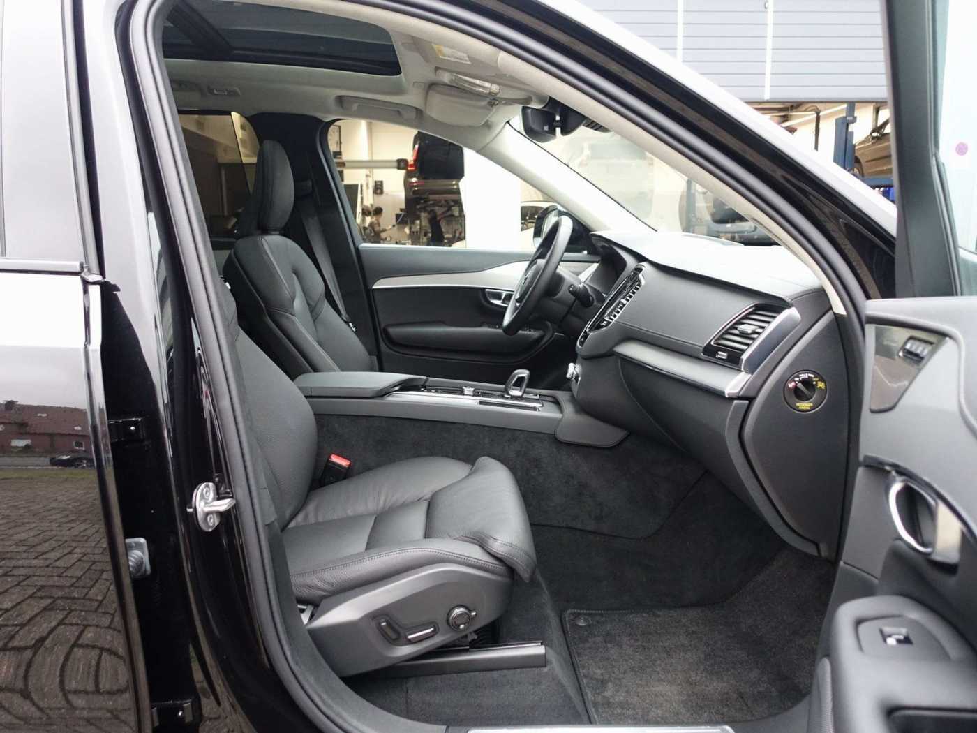 Volvo  Ultra Dark T8 AWD/HeadUP/360°/Pano/H&K/AHK