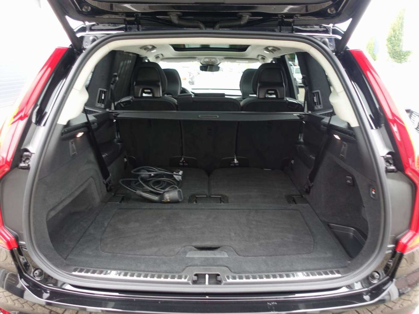 Volvo  Ultra Dark T8 AWD/HeadUP/360°/Pano/H&K/AHK