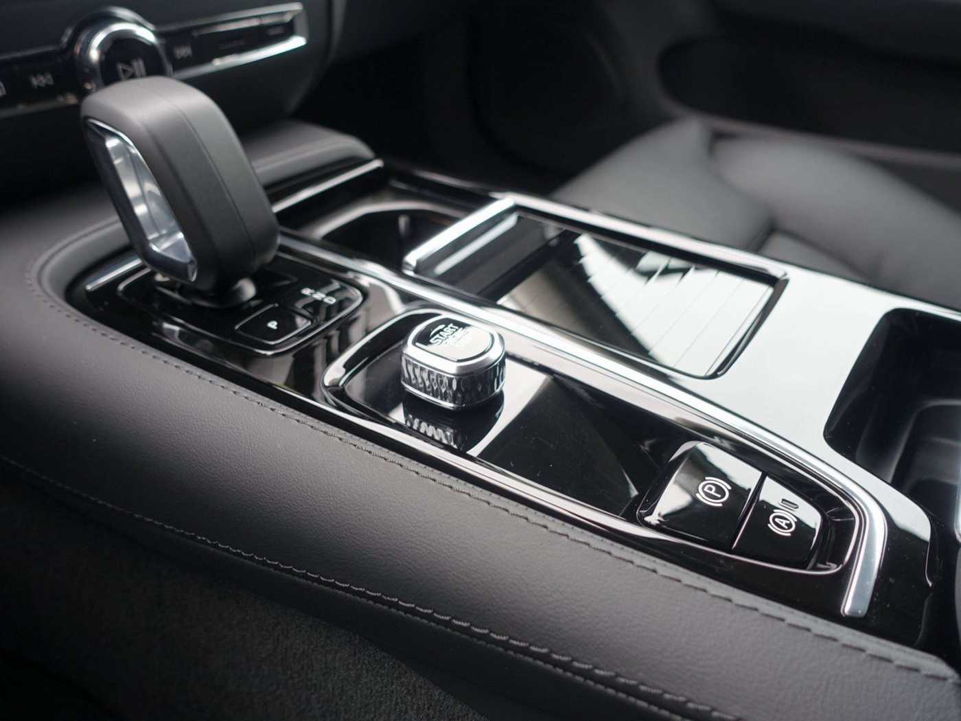 Volvo  Plus Dark T6 AWD Recharge PANO/BLIS/360°KAM