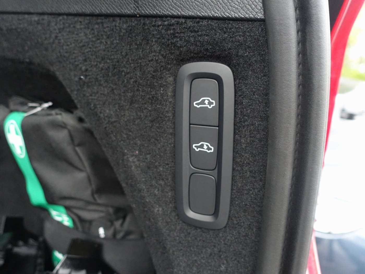 Volvo  Plus Bright T8 AWD Plug-In B&W/HUD/PANORAMA