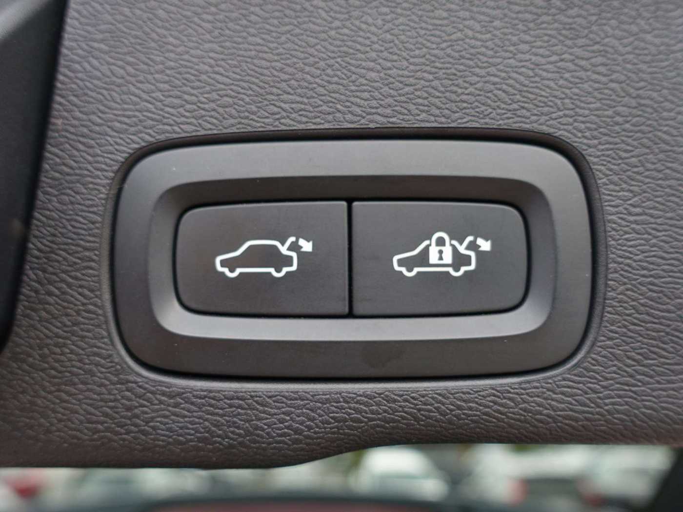 Volvo  D4 DPF 2WD R Design Kamera/BLIS/Harman