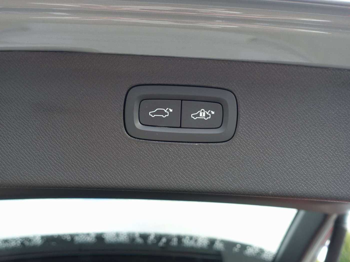 Volvo  Ultra T8 AWD Plug-in Hybrid/360°Cam/Massage