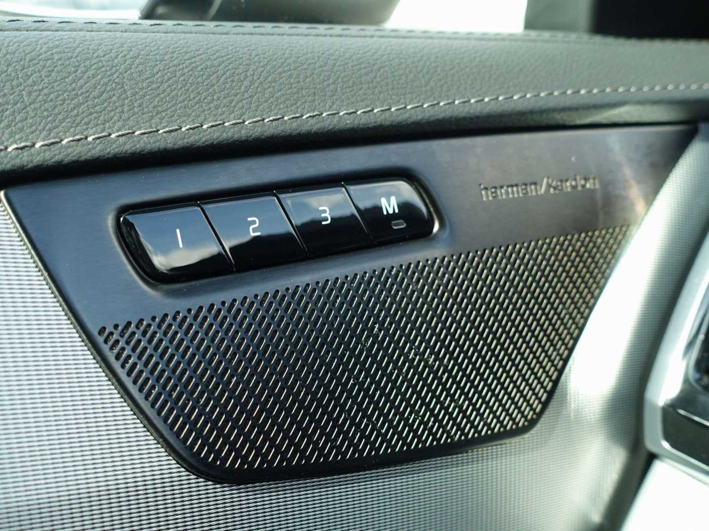 Volvo  Ultra T8 AWD Plug-in Hybrid/Pano/H&K