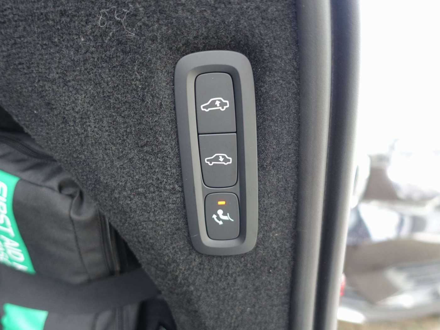 Volvo  Ultra Dark T8 AWD Plug-in Hybrid/AHK/HeadUP
