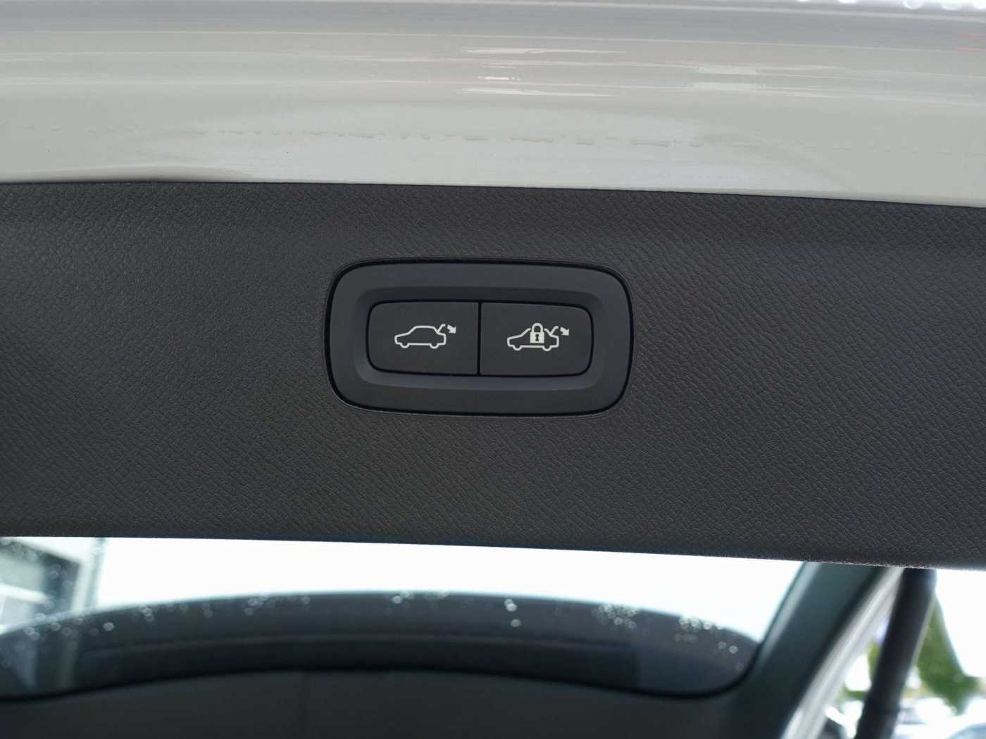 Volvo  Ultra Dark T8 AWD Plug-in Hybrid/AHK/HeadUP