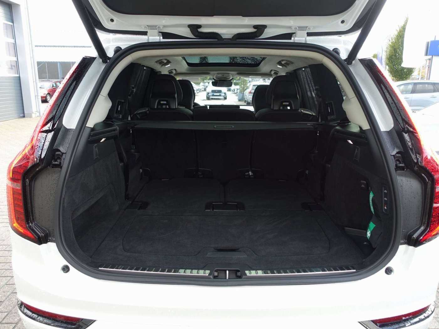 Volvo  Ultra Dark T8 AWD Plug-in Hybrid/AHK/HeadUP
