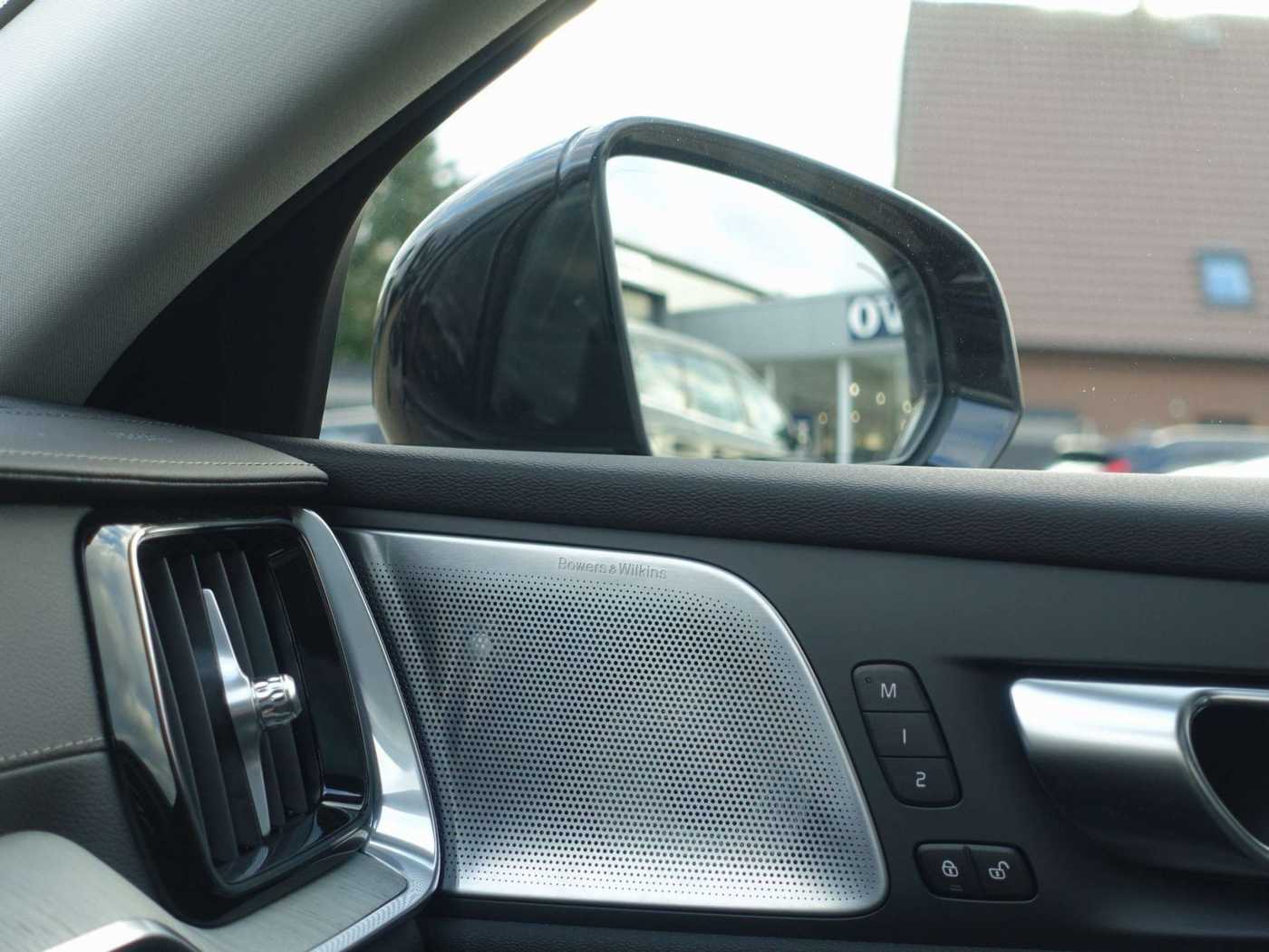 Volvo  Recharge Ultimate T8 AWD/360°Cam/Massage/B&W