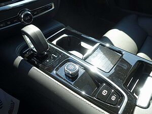 Volvo  Recharge Ultimate T8 AWD/HeadUP/360°/H&K