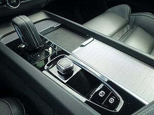 Volvo  B4 AWD R-Design/Kamera/H&K/AHK/Memory