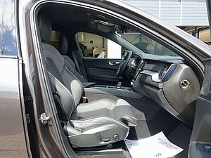Volvo  B4 AWD R-Design/Kamera/H&K/AHK/Memory