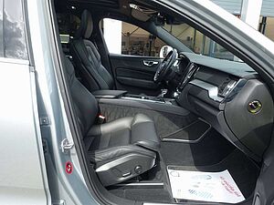 Volvo  T6 AWD R-Design/AHK/Kamera/HeadUP/Pano