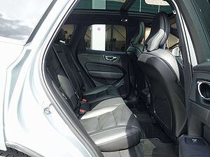 Volvo  T6 AWD R-Design/AHK/Kamera/HeadUP/Pano