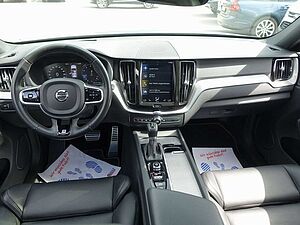 Volvo  T6 AWD R-Design/AHK/Kamera/HeadUP/Pano