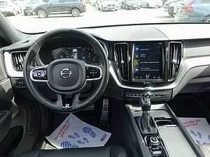 Volvo  T6 AWD R-Design/AHK/Kamera/HeadUP/Pano