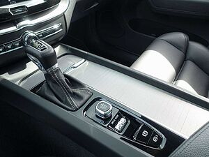 Volvo  T6 AWD R-Design/AHK/Kamera/HeadUP/Pano