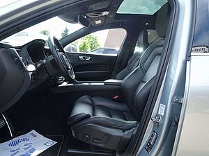 Volvo  T6 AWD R-Design/AHK/Kamera/HeadUP/Pano