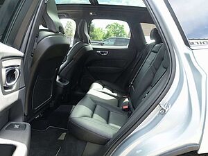 Volvo  T6 AWD R-Design/AHK/Kamera/HeadUP/Pano