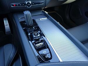 Volvo  T6 AWD Recharge R-Design/AHK/H&K/Pano/CAM