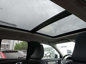 Volvo  Ultra B4 Dark/Pano/BLIS/H&K/Memory/360°