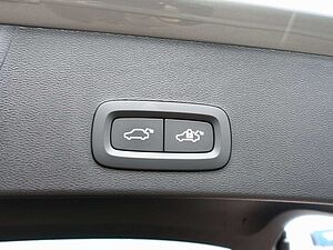 Volvo  Ultra B4 Dark/Pano/BLIS/H&K/Memory/360°